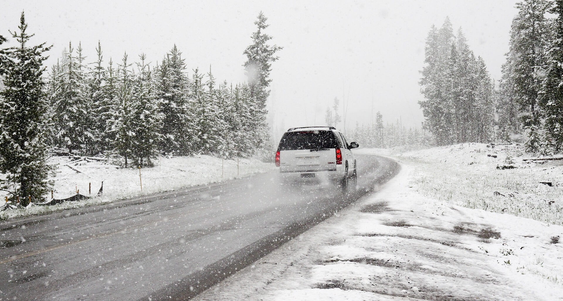 Driving in Snow? Here Are 8 Life-saving Tips!